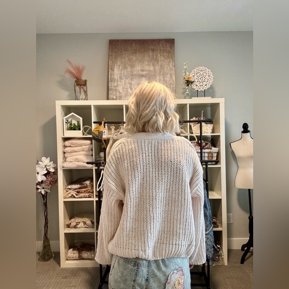 Women’s POL Boho/Cottage Core Rose button Cardigan - Picture 2 of 4